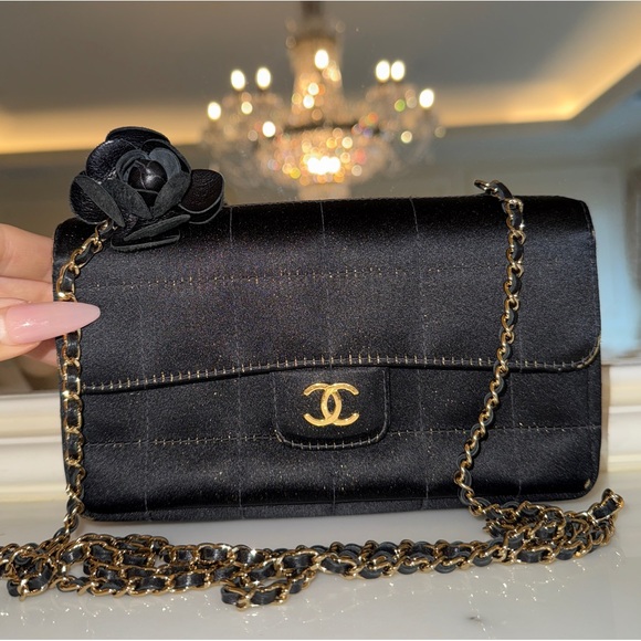 Vintage Chanel Purse - Picture 4 of 13